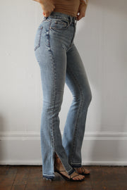 Girl wearing denim jeans#color_double-dare